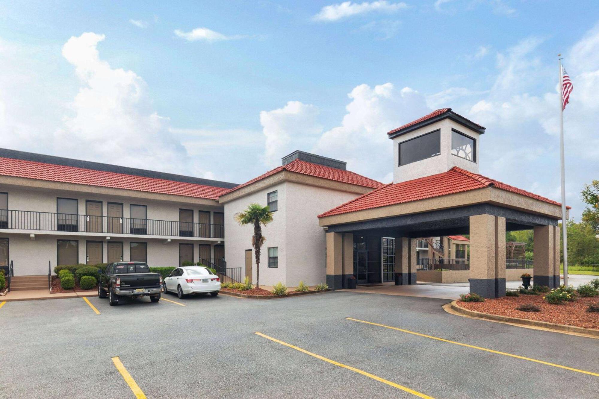 Ramada By Wyndham Bainbridge Hotel Exterior foto