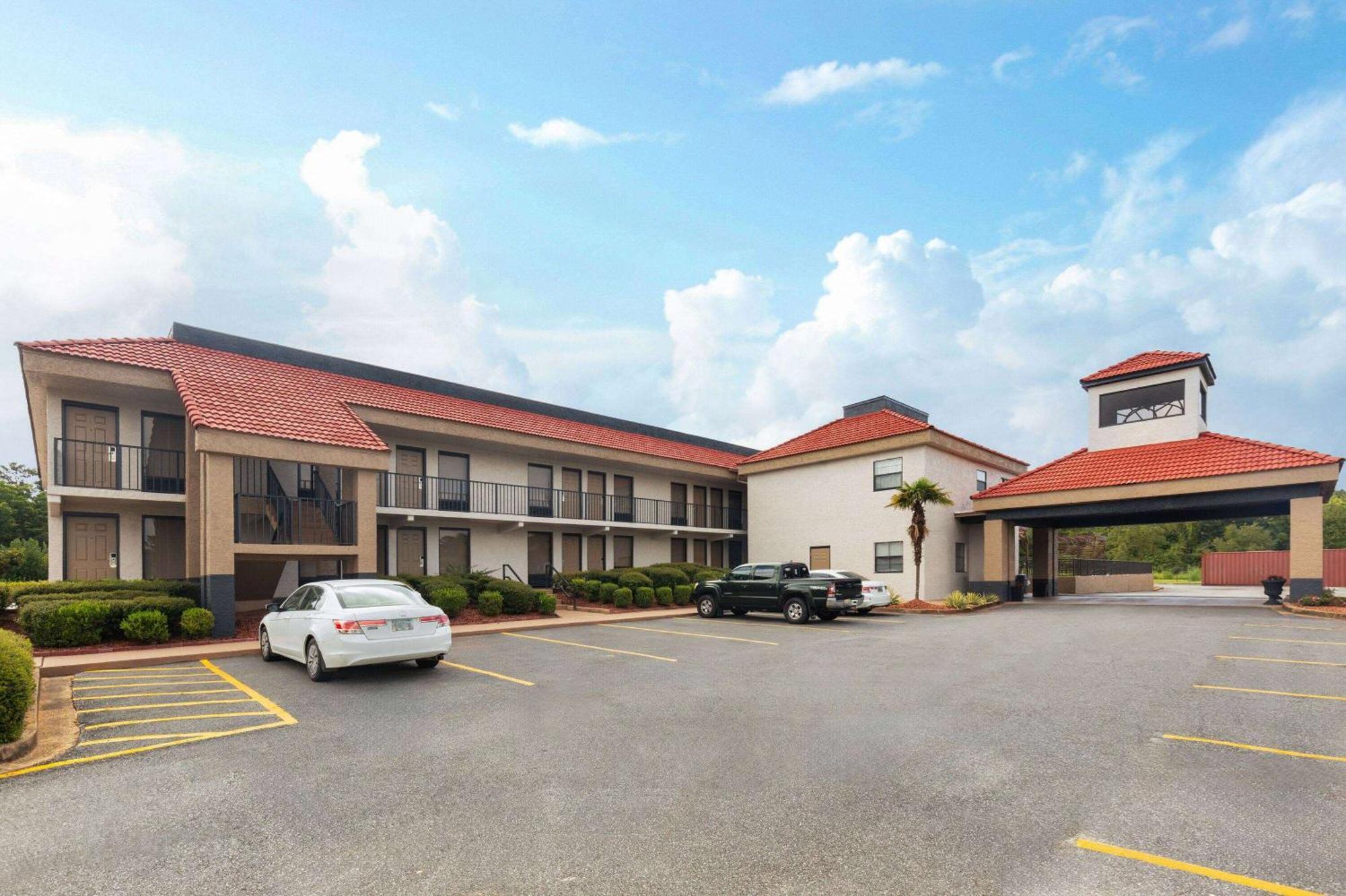 Ramada By Wyndham Bainbridge Hotel Exterior foto