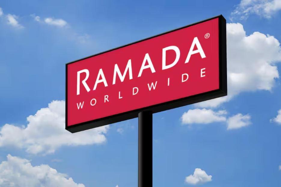 Ramada By Wyndham Bainbridge Hotel Exterior foto